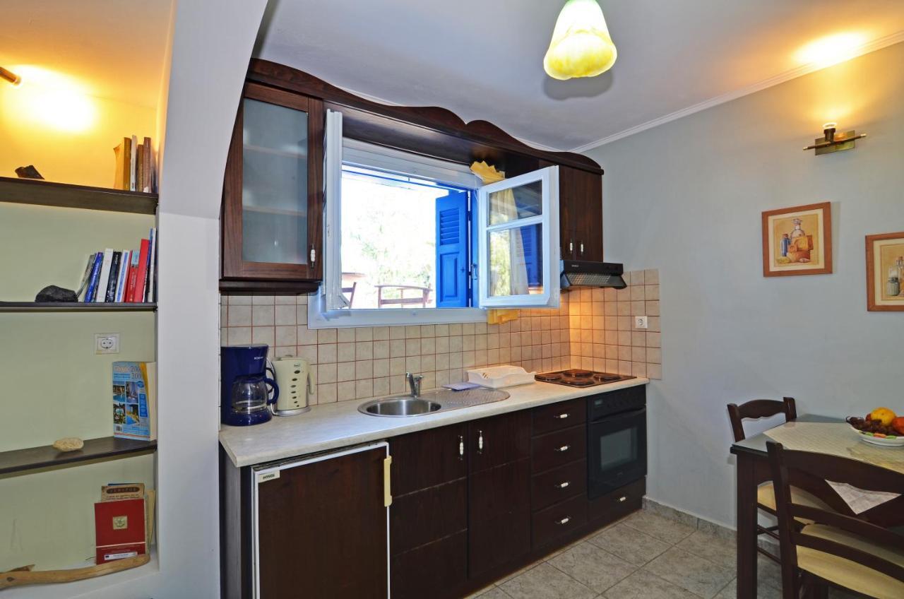 Nikos Sea View Apartments Adámas Eksteriør bilde